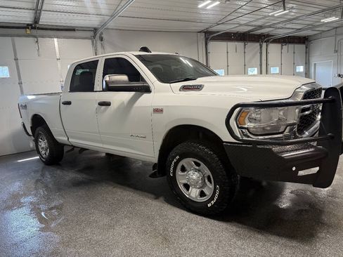 Used 2022 RAM 2500 Tradesman w/ Chrome Appearance Group AWD/4WD image 4