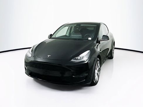 Used 2023 Tesla Model Y Long Range image 3