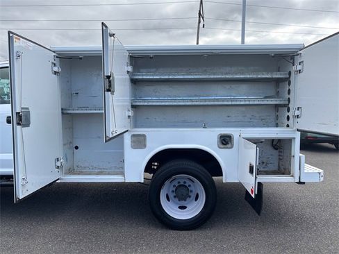 Used 2017 Ford F550 2WD Regular Cab Super Duty image 29