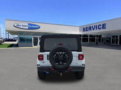 Used 2022 Jeep Wrangler Unlimited Sahara w/ Cold Weather Group AWD/4WD image 7