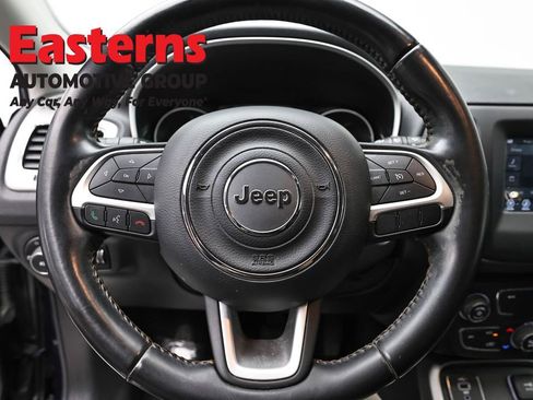 Used 2019 Jeep Compass Latitude FWD image 10