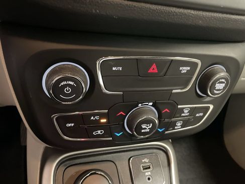 Used 2018 Jeep Compass Latitude w/ Popular Equipment Group AWD/4WD image 31