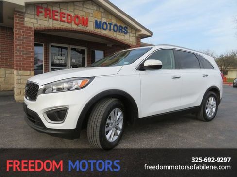 Used 2016 Kia Sorento LX w/ LX Convenience Package image 1