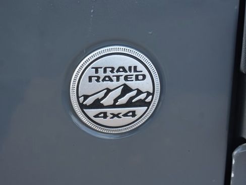 Used 2018 Jeep Wrangler Unlimited Sahara image 10