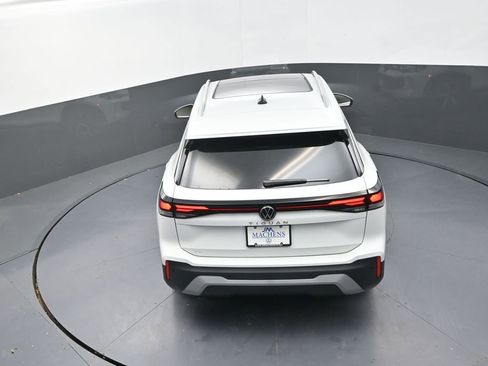New 2026 Volkswagen Tiguan SE FWD image 18