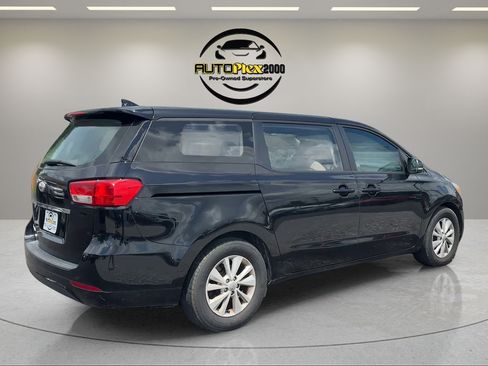 Used 2018 Kia Sedona L FWD image 7