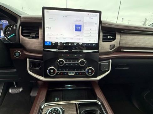 Used 2024 Ford Expedition Limited image 29