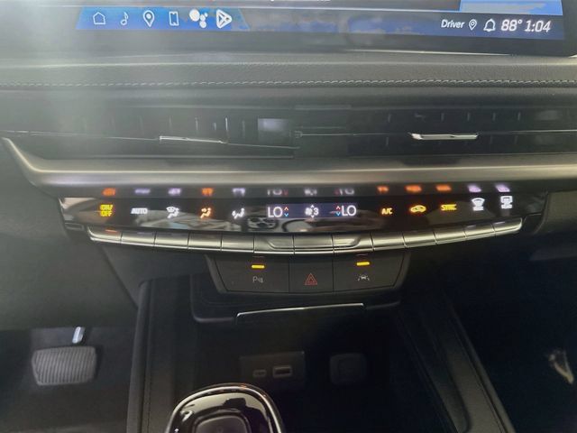 Used 2024 Cadillac XT4 Premium Luxury AWD/4WD image 18