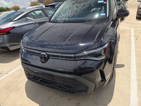 Used 2025 Volkswagen Taos SE FWD image 6
