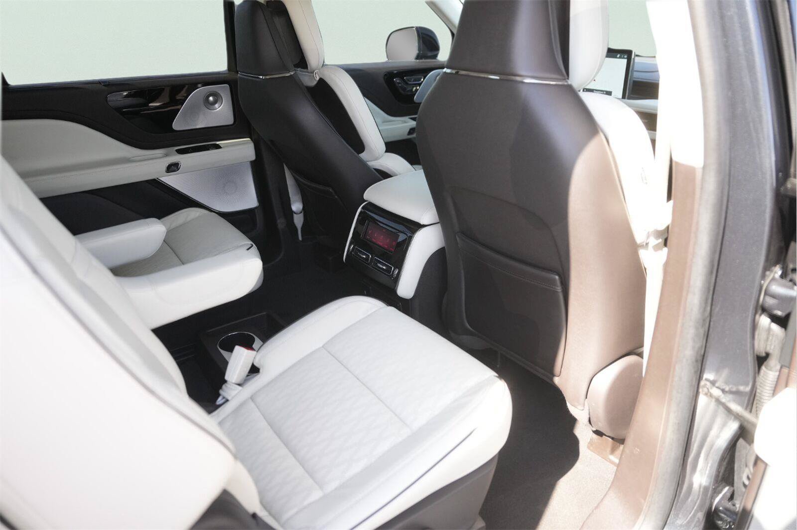 Used 2024 Lincoln Aviator Black Label AWD/4WD image 17