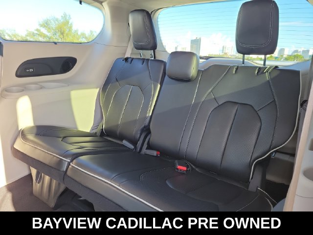 Used 2023 Chrysler Pacifica Limited FWD image 18