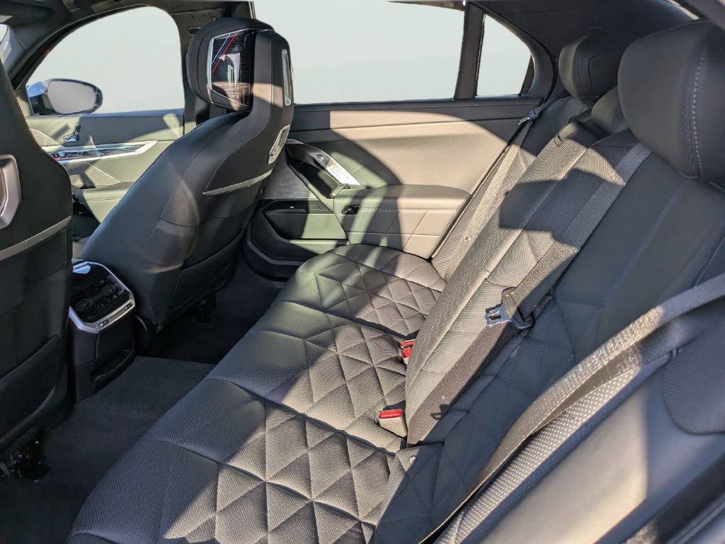 Used 2023 BMW 740i RWD image 16