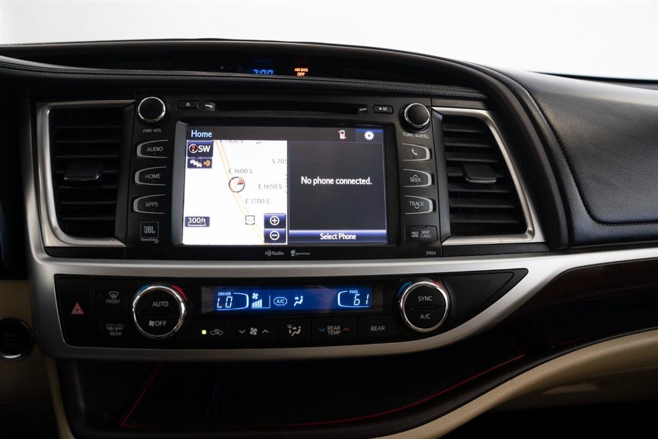 Used 2015 Toyota Highlander Limited Platinum AWD/4WD image 16
