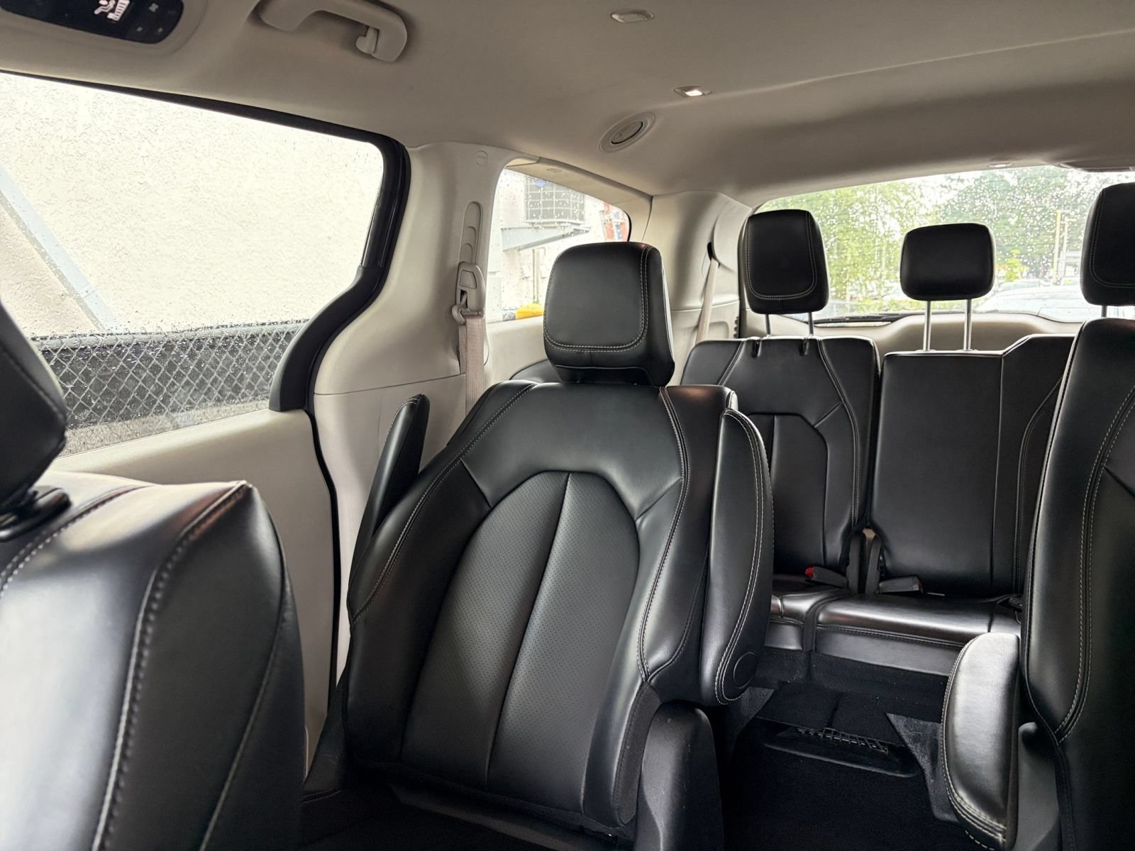 Used 2023 Chrysler Pacifica Touring-L FWD image 40