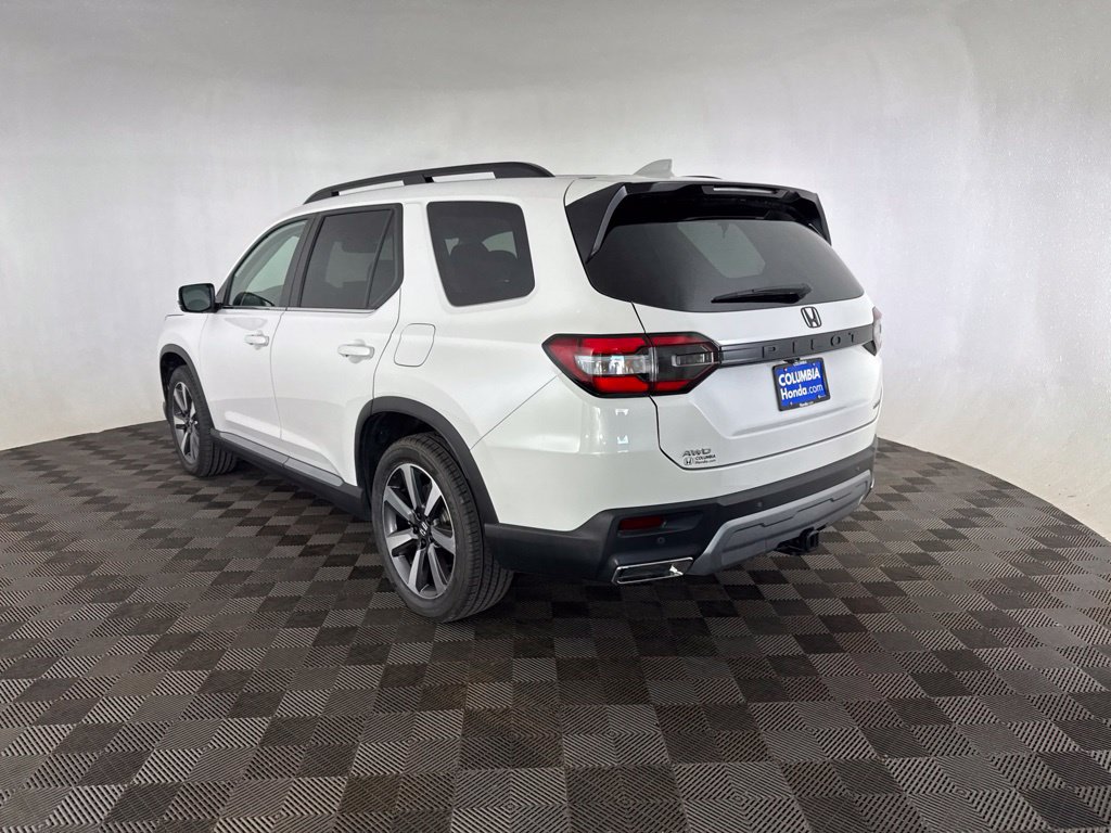 Certified 2025 Honda Pilot Touring image 7