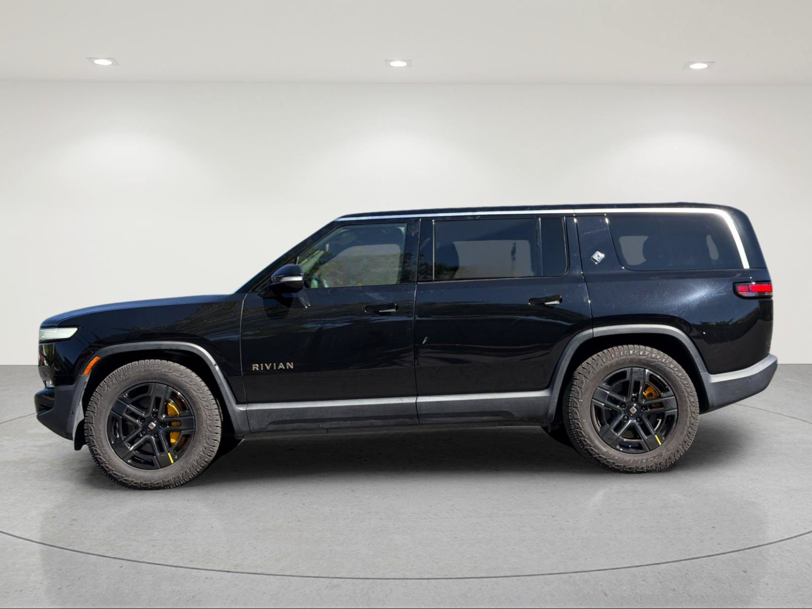 Used 2023 Rivian R1S Adventure Quad AWD/4WD image 2