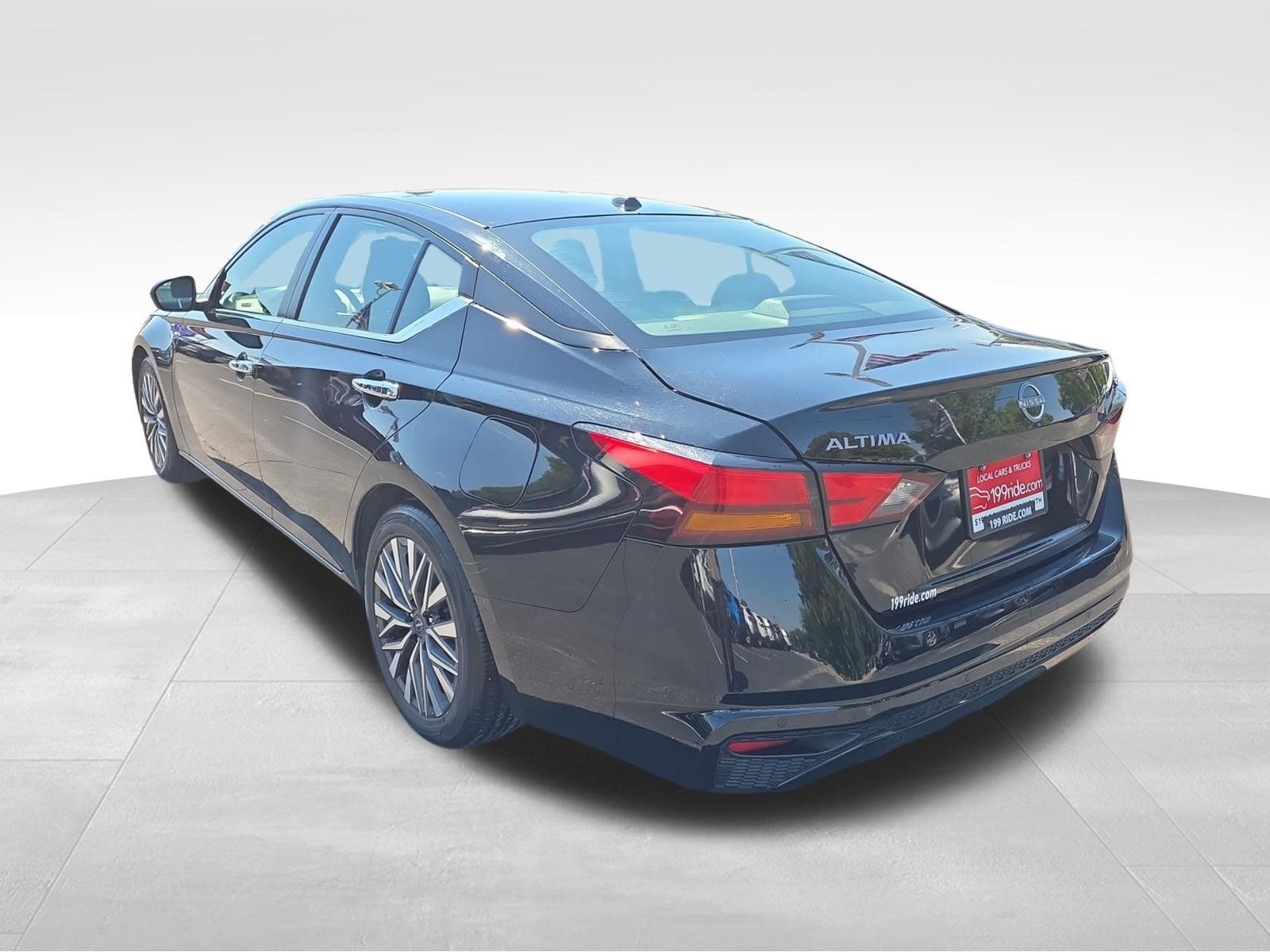 Used 2024 Nissan Altima 2.5 SV FWD image 4