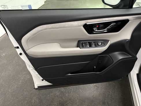 Used 2025 Subaru Forester Limited w/ Popular Package #2 image 17