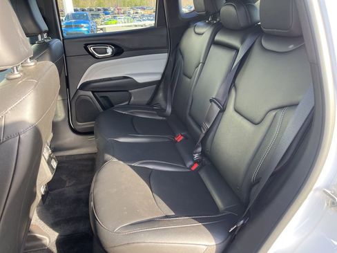 Used 2025 Jeep Compass Limited image 9