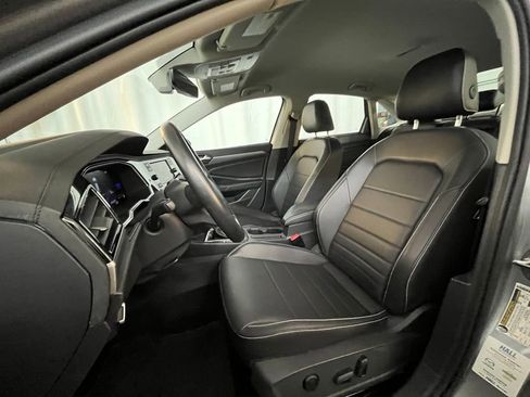 Certified 2023 Volkswagen Jetta SE image 11