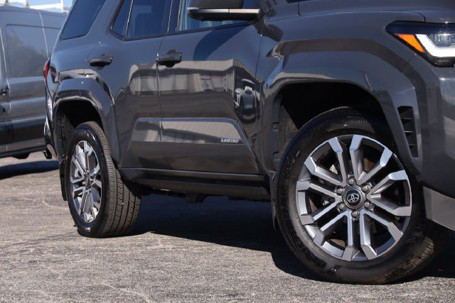 Used 2025 Toyota 4Runner Limited AWD/4WD image 3