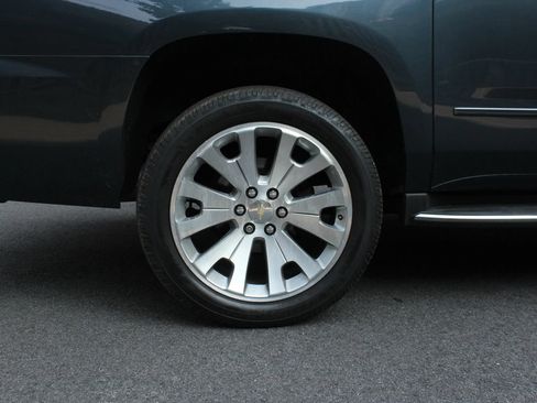 Used 2019 Chevrolet Suburban Premier AWD/4WD image 5