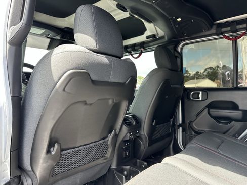 Used 2024 Jeep Wrangler Unlimited Rubicon w/ XTREMEE 35" Tire Package image 17