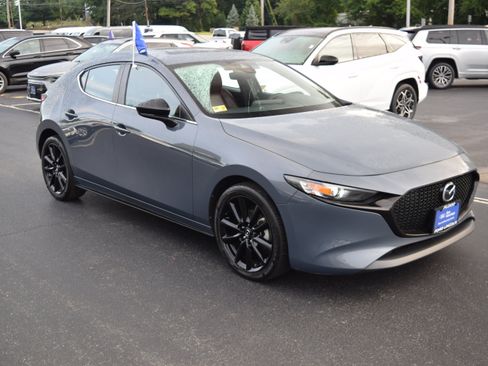 Used 2022 MAZDA MAZDA3 s FWD image 1