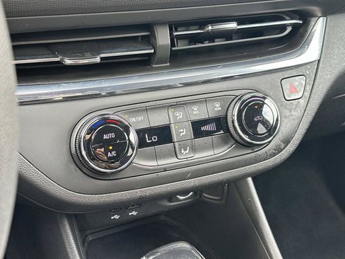 Certified 2024 Buick Envista Preferred FWD image 29