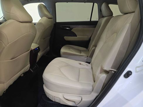 Used 2020 Toyota Highlander Platinum AWD/4WD image 22