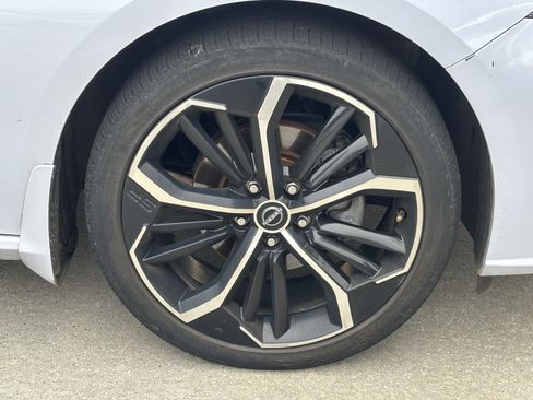 Used 2023 Nissan Altima 2.5 SR FWD image 13