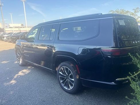 Used 2024 Jeep Wagoneer L Series III w/ Premium Group I AWD/4WD image 10