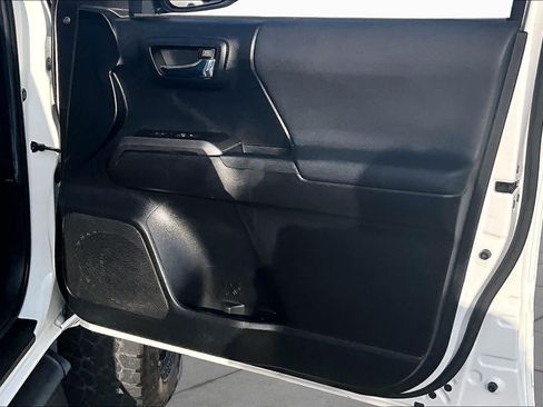 Used 2021 Toyota Tacoma TRD Sport w/ Technology Package RWD image 25