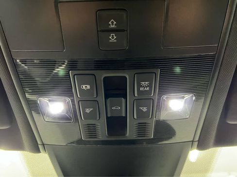 Used 2022 Volkswagen Tiguan SE R-Line image 23