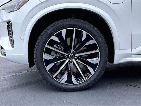 New 2026 Volvo XC90 T8 Ultra w/ Lounge Package image 14