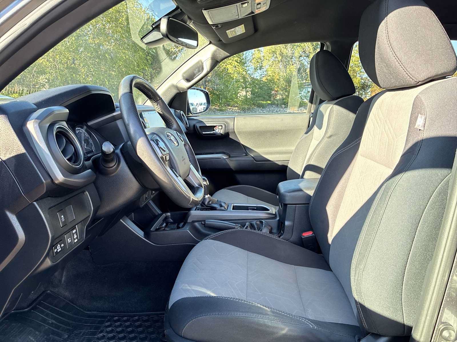 Used 2020 Toyota Tacoma TRD Sport AWD/4WD image 13