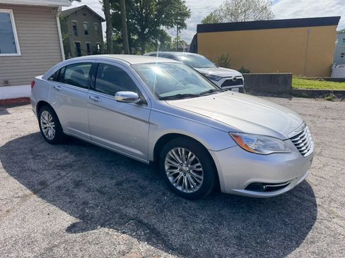 Used 2012 Chrysler 200 Limited FWD image 3