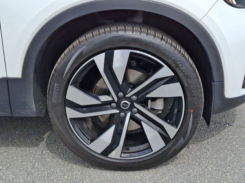 Certified 2023 Volvo XC40 B5 Plus w/ Protection Package Premier AWD/4WD image 8