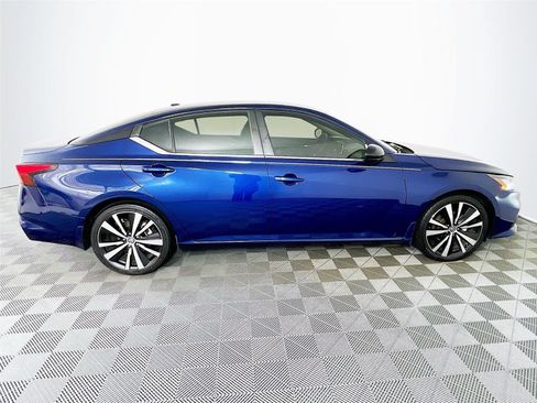 Used 2022 Nissan Altima 2.5 SR FWD image 10