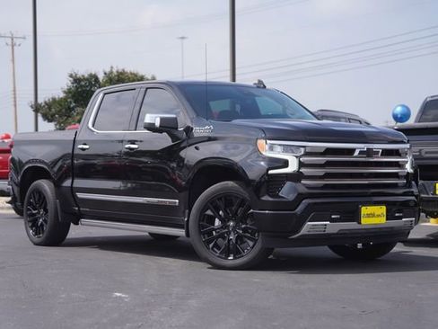 Used 2022 Chevrolet Silverado 1500 High Country w/ High Country Premium Package AWD/4WD image 2