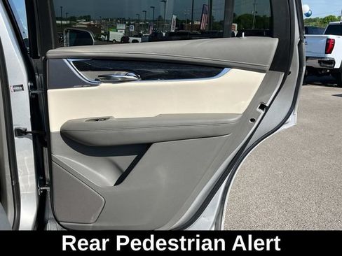 Used 2020 Cadillac XT6 Premium Luxury FWD image 30