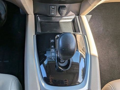 Used 2016 Nissan Rogue SL w/ SL Premium Package image 11