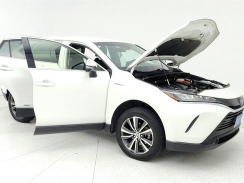 Used 2021 Toyota Venza LE image 13