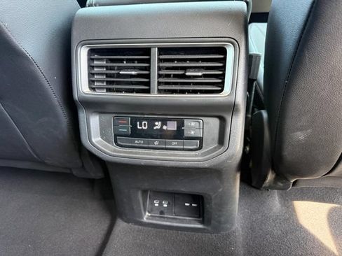 Used 2024 Volkswagen Atlas SE AWD/4WD image 15