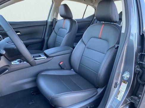 Certified 2025 Nissan Sentra SR w/ SR Premium Package FWD image 13