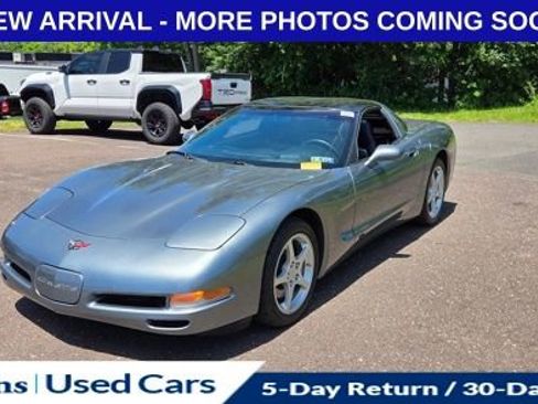 Used 2004 Chevrolet Corvette Coupe w/ Roof Package RWD image 3