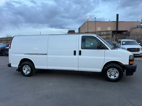 Used 2020 Chevrolet Express 3500 Extended w/ Driver Convenience Package image 10