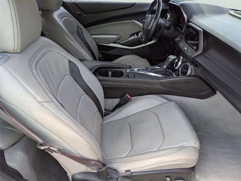 Used 2017 Chevrolet Camaro SS RWD image 32