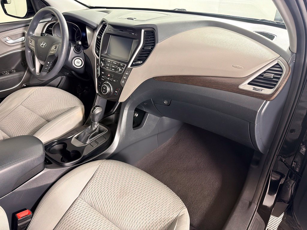 Used 2017 Hyundai Santa Fe SE AWD/4WD image 33