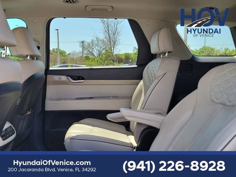 Used 2021 Hyundai Palisade Limited image 19